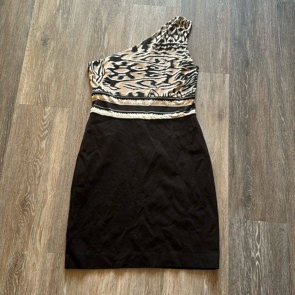 BCBGMaxAzria Dresses & Skirts - BCBGMaxazaria one shoulder black tan a bodycon mini cocktail stretch dress S